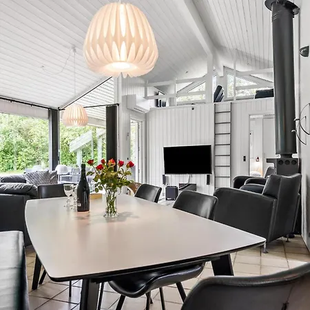 4 Bedroom Amazing In Holiday home *