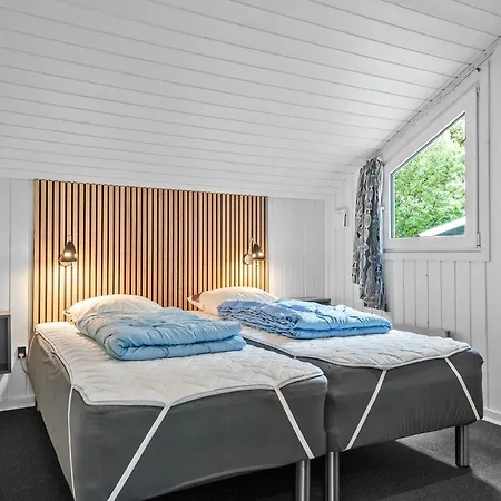 4 Bedroom Amazing In Holiday home