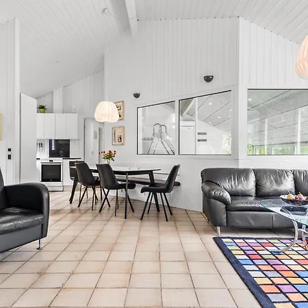 Feriehus 4 Bedroom Amazing In