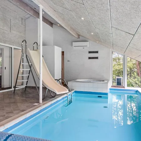 4 Bedroom Amazing In Holiday home Norre Nebel