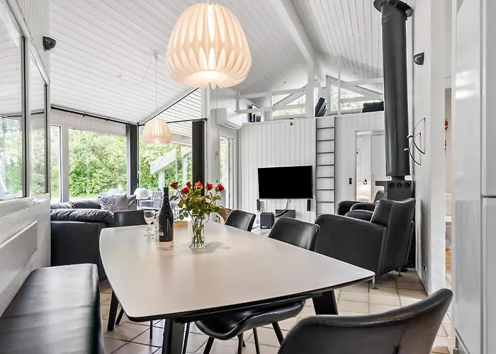 4 Bedroom Amazing In Vakantiehuis *